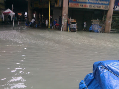 Typhoon Pedring - Flooded road to Quiapo