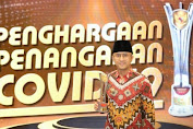 BUPATI BANDUNG BARAT HENGKI KURNIAWAN DAPAT PENGHARGAAN PPKM AWARD