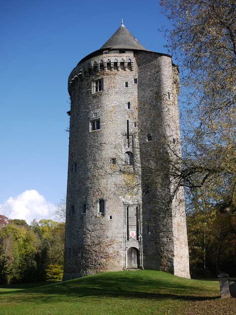 La Tour duguesclin est dans le parc du Grand Fougeray (35)
