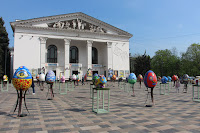 «Парад «крашенок» перед драмтеатром». 2019 год Фото Анны Котыховой. 