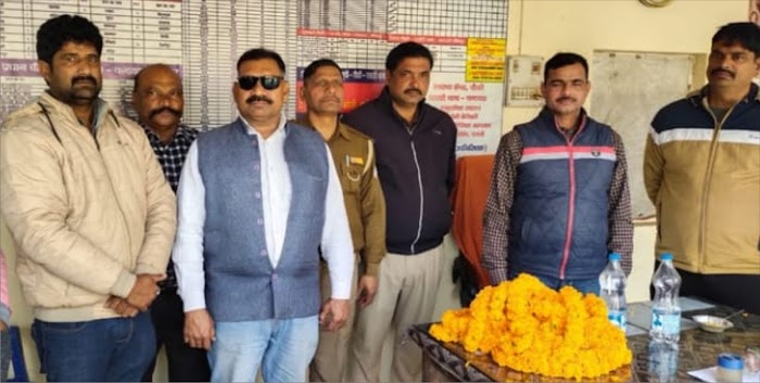 जौनपुर: पतरही पुलिस चौकी प्रभारी की हुई विदाई, नवागत प्रभारी ने सम्भाला कार्यभार