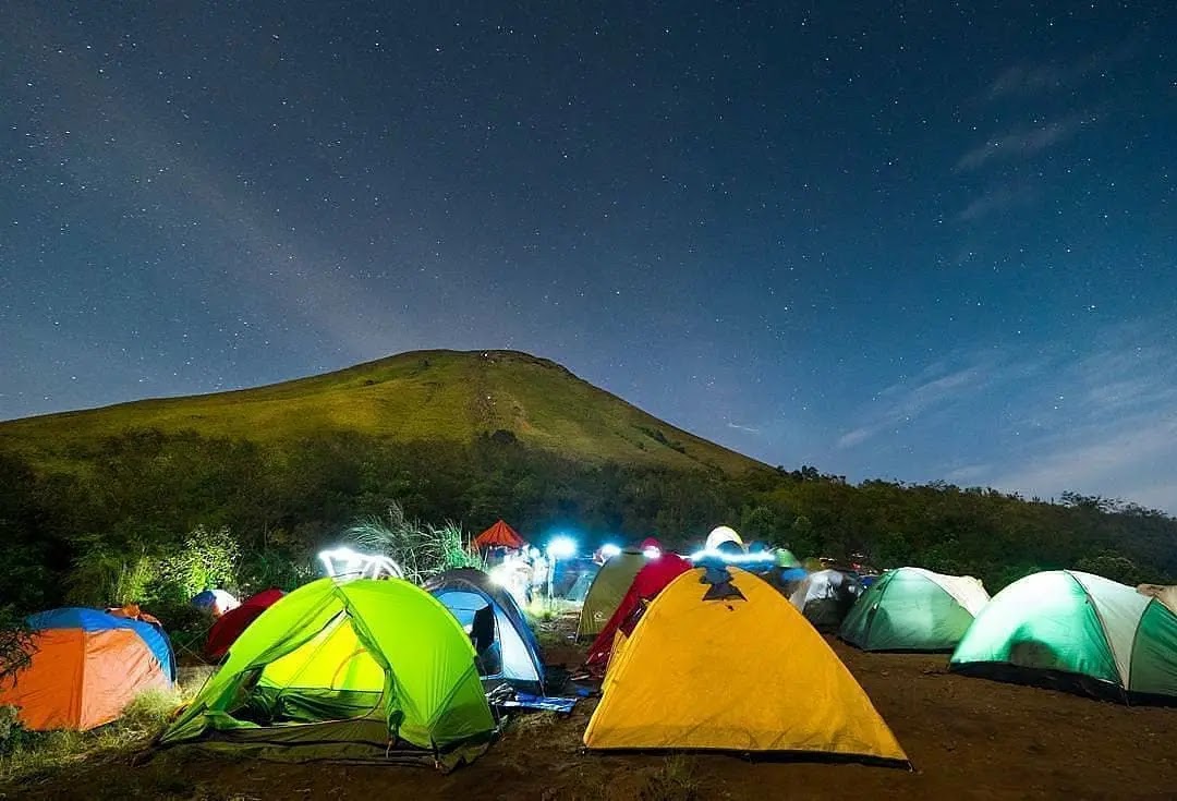 Menikmati Malam di Puncak Bayangan Penanggungan