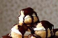 Cream Puffs with Chocolate Sauce