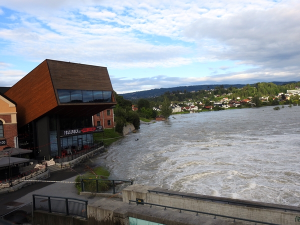 flom Hønefoss