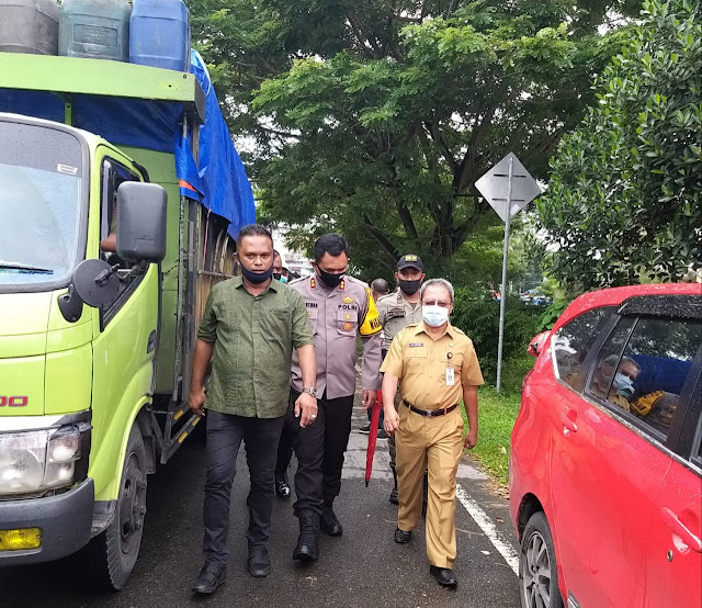 Pengemudi Angkot Temui Latuheru, Keluhkan Syarat Masuk Kota Ambon Saat PKM