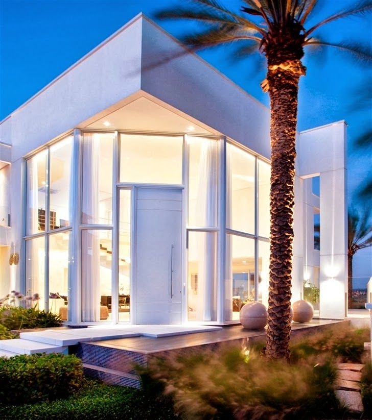 Facade of Dream home by Pupo Gaspar Arquitetura at night 