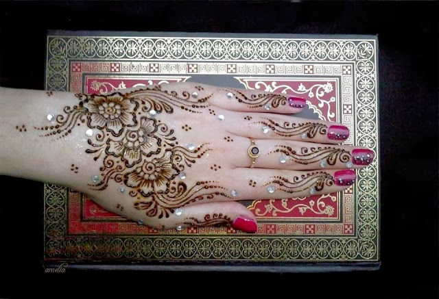 Amelia Mehndi Designs 2013 for Young Girls