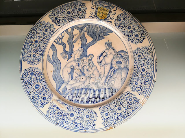 A plate in the Museum of Majolica of Laterza (MuMa)