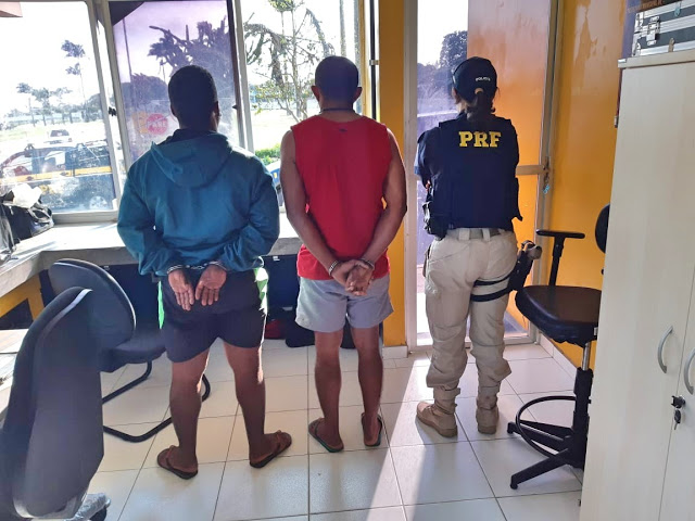 DUPLA É DETIDA COM ARMA E REBITES PELA PRF EM GARANHUNS, NO AGRESTE DE PERNAMBUCO
