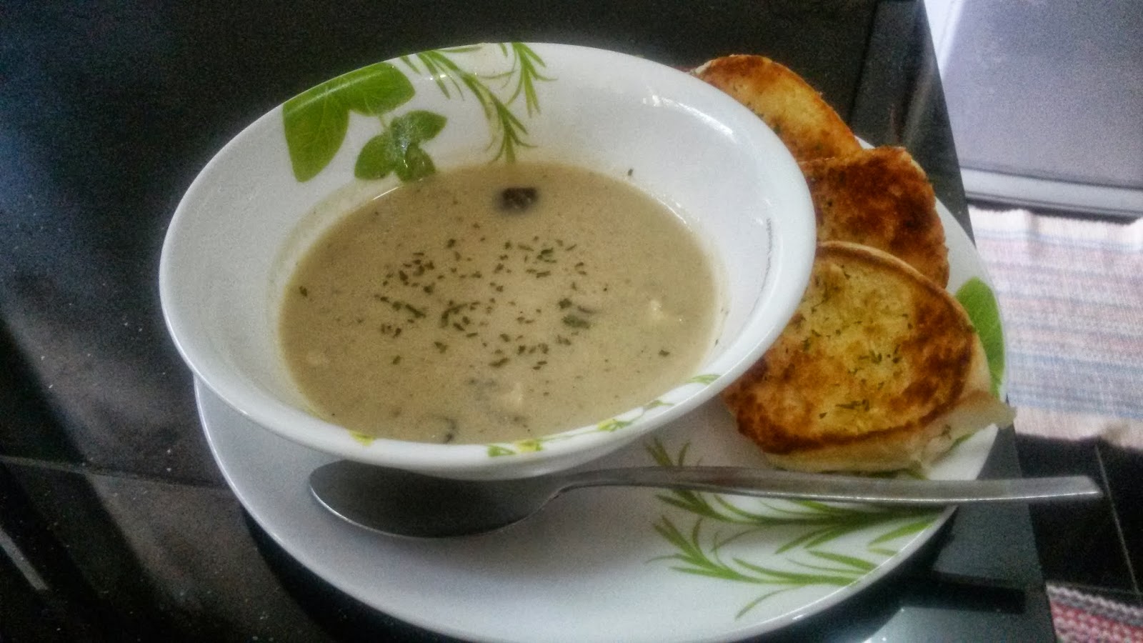 Himpunan Resepi Bonda: Mushroom Soup n Garlic Bread