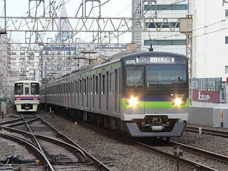 京王電鉄　区間急行　高尾山口行き3　10-300形