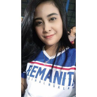 aremanita dan jak angel, aremanita banyuwangi kecelakaan, aremania berduka, aremanita bidadari tribun, aremanita berjilbab, aremanita bernyanyi, aremanita bertato, aremanita bandung, aremanita blitar, aremanita chord