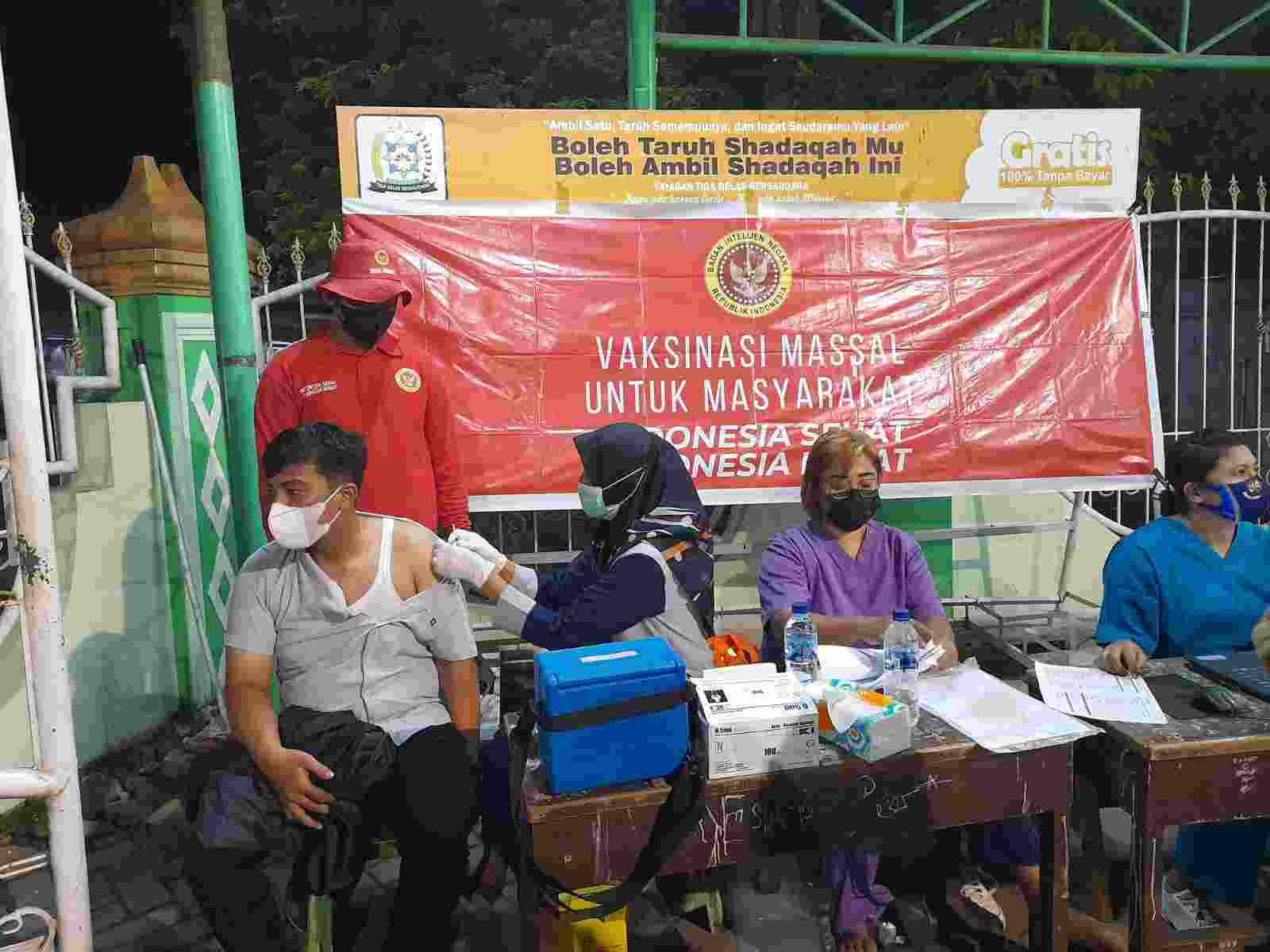Usai Sholat Tarawih, BIN Daerah Sumut Gelar Vaksinasin