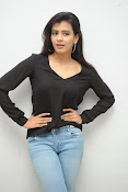 Hebah Patel glam pics in black top-thumbnail-13