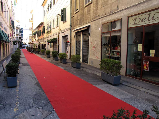 Tappeto rosso in via Cambini, Livorno