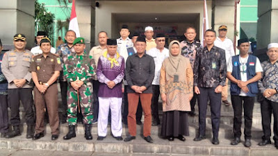 Wakil Bupati Muchlis Tapi Tapi S.Ag Melepaskan 100 Calon Jamaah Haji Asal Halmahera Utara