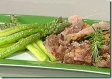 Tagliata di manzo al limone con asparagi croccanti