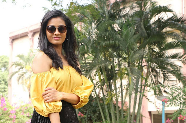 Gayathri Stills At Oru Nalla Naal Paathu Solren Press Meet