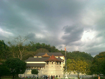 temple of the tooth relic kandy sri lanka