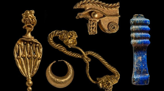 Μια συλλογή από θησαυρούς που βρέθηκαν μέσα σε έναν βυθισμένο ναό στην Αίγυπτο. [Credit: European Institute for Underwater Archaeology (IEASM)]