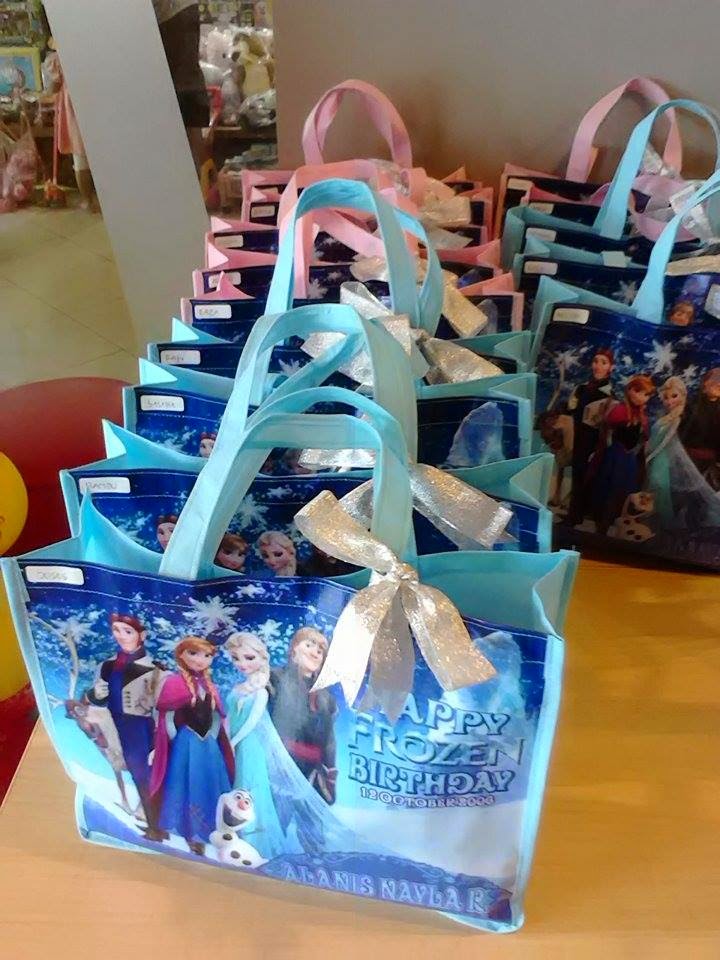 Diary Nayla (Dia cinta dan surga kami): Happy 8th Frozen 