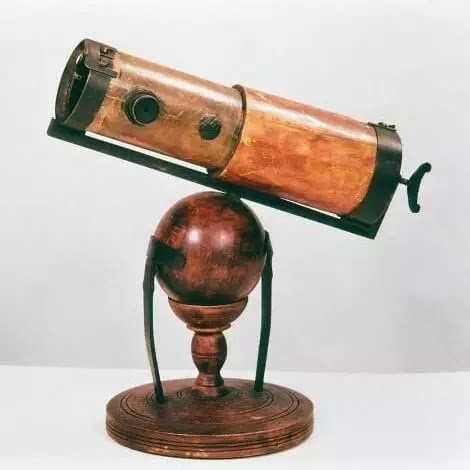 Telescópio inventado por Isaac Newton em 1668