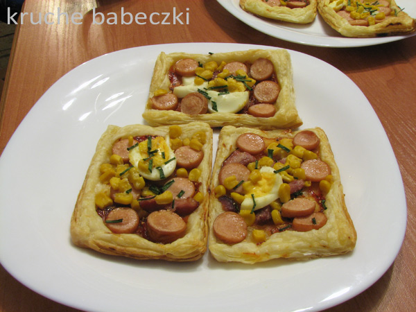 Mini pizze z ciasta francuskiego :)