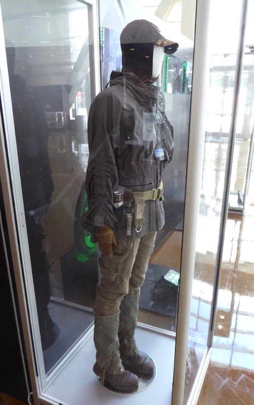 Alien Covenant Daniels film costume