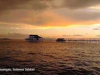 Menikmati Keindahan Senja Di Pulau Kayangan