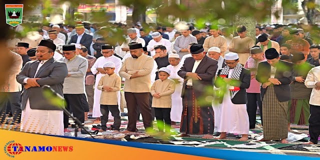 Shalat Id Bersama Warga di Halaman Kantor, Gubernur Mahyeldi dan Wagub Audy Ucapkan Selamat Lebaran 1445 H