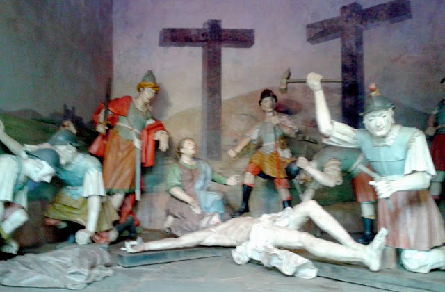 Cenas da Via Sacra - Crucificação de Jesus