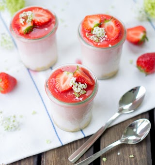 Strawberry layer Dessert