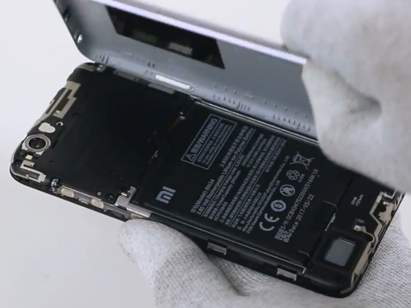 Cara Membuka Casing Belakang dan Mengganti Baterai Xiaomi 