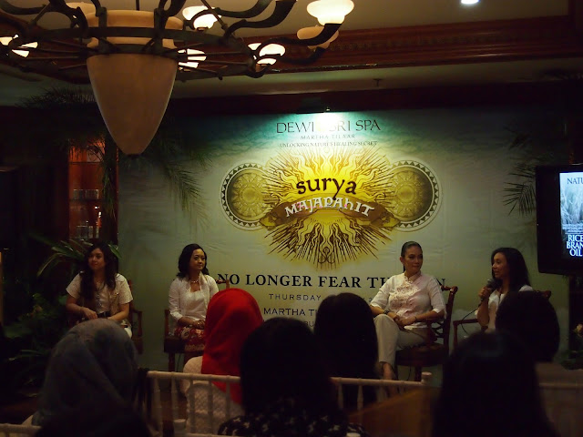 The best sun care products in Indonesia with a complete after sun care series from Dewi Sri Spa Martha Tilaar called Surya Majapahit. The range is a complete products consisting of Cooling Shower Gel with a menthol sensation and a great fresh scent, Sun Protection Lotion spf 40 and Soothing Body Gel that is lightweight and absorb really fast into the skin. A summer vacation must have to protect the skin from the sun with a cooling sensation to cool down the exposed skin to the sun. These are practical to be carried and easy to find at all martha tilaar store.