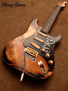 http://sheeny-guitars.blogspot.co.id/2016/06/stratocaster-number-one-srv.html