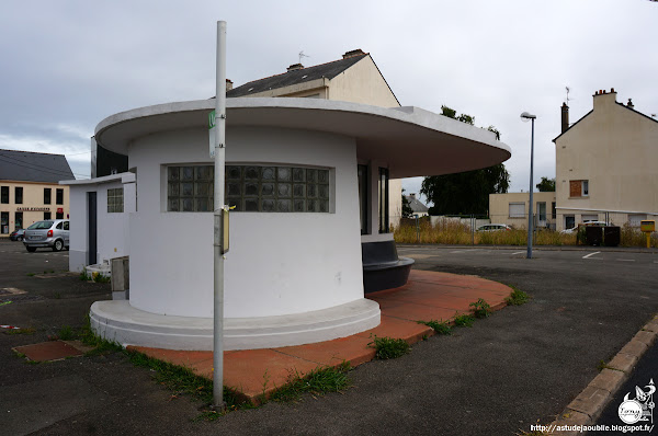 Saint-Nazaire - Abribus, Arrêt de bus, Gare routière, bus stop..  Architecte: ?  Construction: ? 