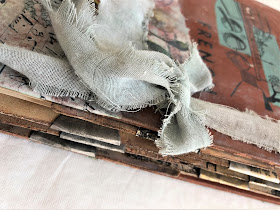 Sara Emily Barker https://sarascloset1.blogspot.com/2019/04/an-introduction-to-french-accordion-book.html https://sarascloset1.blogspot.com/2019/04/an-introduction-to-french-accordion-book.html Altered Book Tim Holtz Oxide Spray Ideaology 9