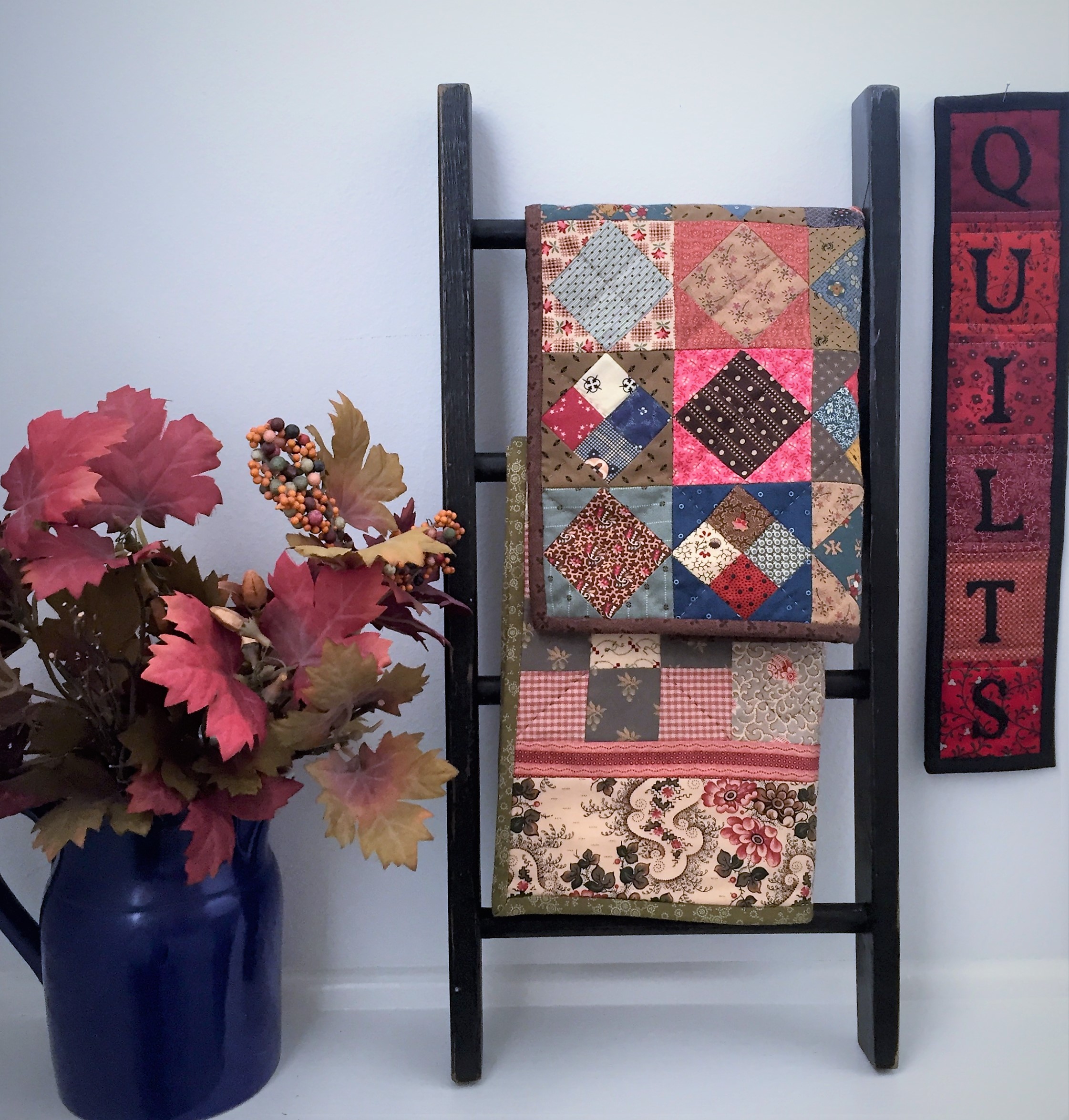 Mini Quilt Hangers and Quilt Displays