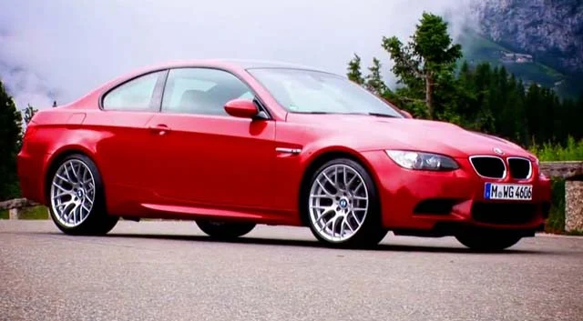 BMW M3 2011 vermelha frente
