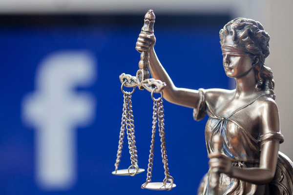 فيسبوك تلاحق قضائيا مستغلي إسمها بشكل غير قانوني