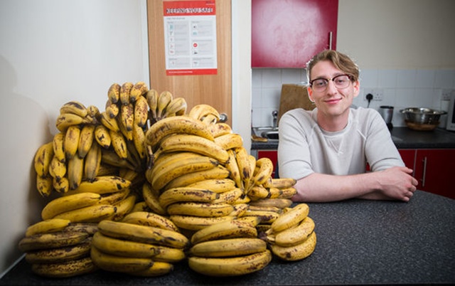 Dane Nash Pemuda yang Diet Unik Makan 150 Buah Pisang Per 