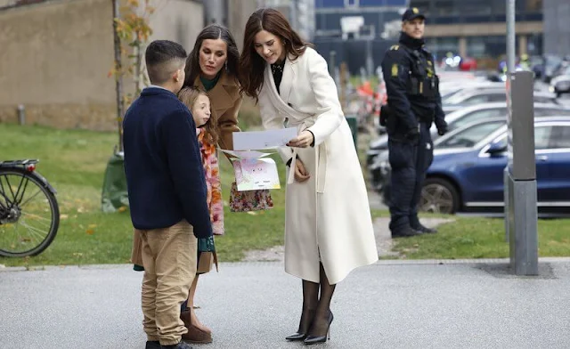 VISITA DE ESTADO DE LOS REYES A DINAMARCA - Página 6 Letizia-and-mary-3