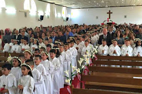 Primeira Comunhão de cem crianças em Alqosh, Iraque