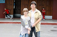 Домашняя работа. На свой страх и риск Галина Лукшина (справа) начала заниматься с 10-летней дочерью Алисой дома.
