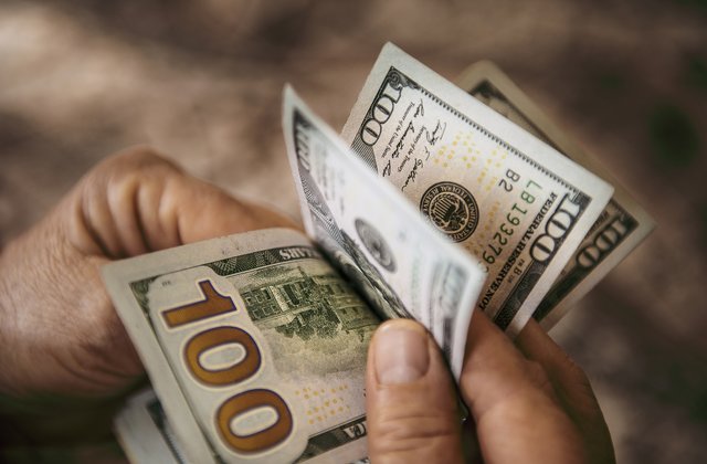 Dólar opera al alza Perú