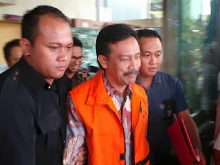 Andi Mallarangeng ditahan KPK (foto Kompas)