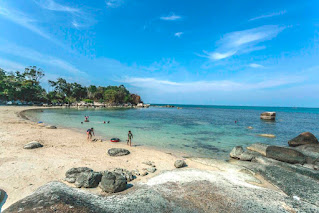 Pemandangan Pantai Trikora