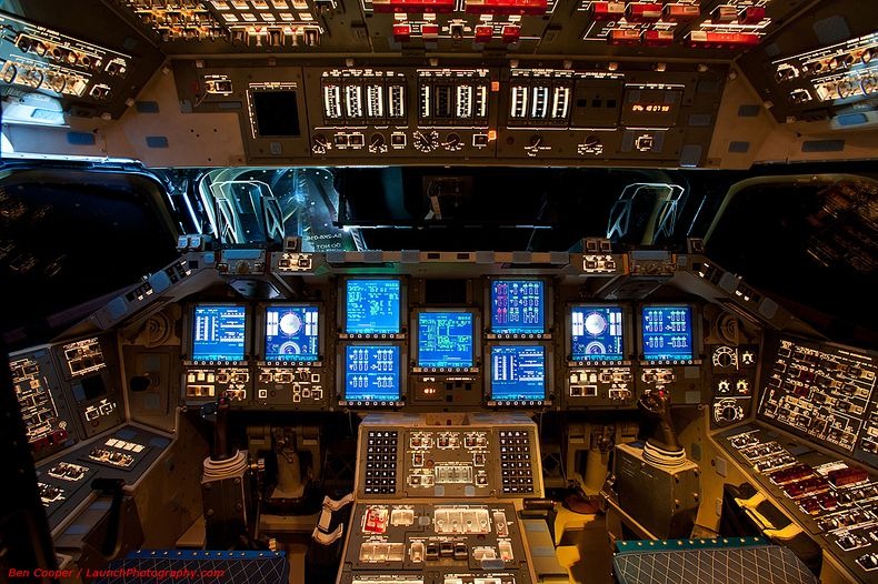endeavour-flight-deck-17