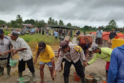 TNI-Polri Bersama Warga Merauke Gotong Royong Bangun tempat Peribadatan