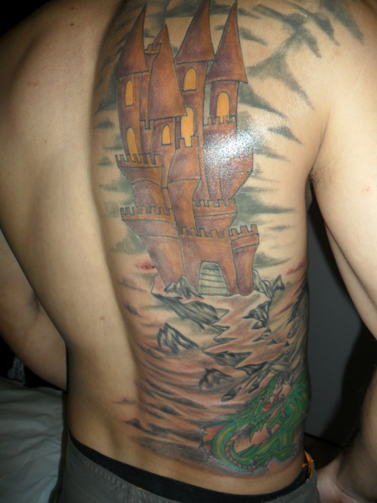 Leco's Tattoo: Castelo com São jorge